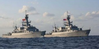 KRI Bung Tomo-357 Sambut KRI Usman Harun-359 di Laut Mediterania Lebanon