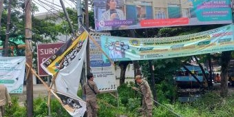 Satpol PP Sidoarjo Tertibkan 38 Reklame Bermasalah di 10 Ruas Jalan Utama