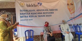 Anggota Komisi IX DPR RI Arzeti Bilbina Sosialisasi Program Bangga Kencana di Surabaya