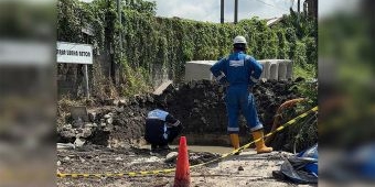Perbaikan Jalan Mayjend Sungkono Gresik yang Rusak Parah Belum Bisa Dilakukan, ini Penyebabnya