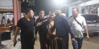 Detik-Detik Polisi Bersenjata Lengkap Bekuk 3 Tersangka Penyalahgunaan Narkoba di Pamekasan