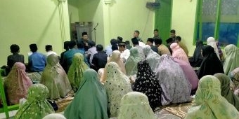 Satgas TMMD Kediri dan Siswa SDN Gadungan 4 Peringati Nuzulul Quran