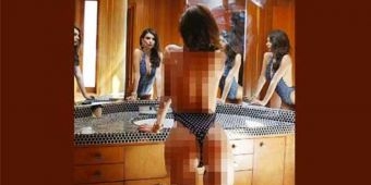 ​Perancang Baju Renang Emily Ratajkowski Promosikan Karya Lewat Keseksian Tubuhnya