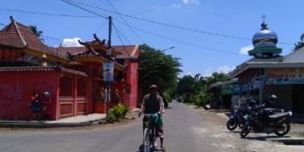 Berkat Gus Dur, Vihara dan Masjid di Jember ini Rukun Berdekatan
