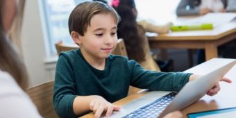 Teknologi Robotika Ramah Anak: Membantu Anak Mewujudkan Keterampilan STEM