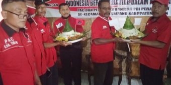 Peringati HUT Partai ke-48, DPC PDIP Tuban Bagikan 48 Tumpeng