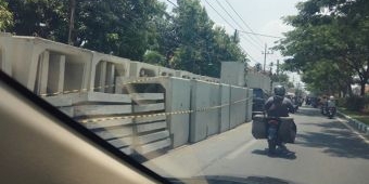 Terdampak Proyek Pedestrian, Warga Sooko Mojokerto Mulai Protes