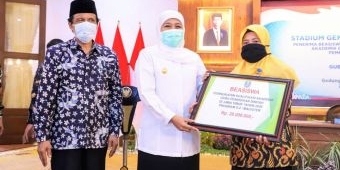 Tingkatkan IPM di Jawa Timur, Gubernur Khofifah Kucurkan Beasiswa Rp15 M untuk 1.255 Guru Madin
