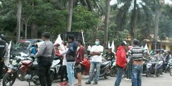 Tuding Ada Pungli dalam Program Prona, Puluhan Massa Demo BPN Pamekasan