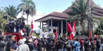 Massa Aksi Suarakan Penolakan Omnibus Law dan Perlindungan Buruh dari Virus Corona
