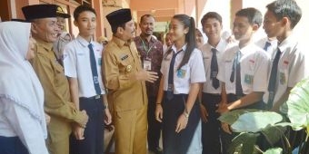 Sidak Hari Pertama UN SDN dan SMPN, Wabup Qosim Pastikan Lancar