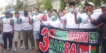Kekeringan, Pasangan Karsa Dropping Air Bersih ke Sarirejo dan Tikung