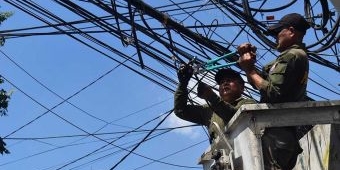 Tata Jaringan Provider, Pemkot Surabaya Tertibkan Kabel FO Ilegal