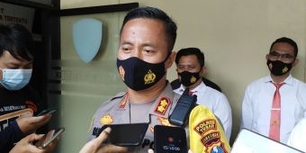 Warga Luar Mulai Tampak Berkeliaran, Polisi Terus Bersiaga di Kampung Miliarder Tuban