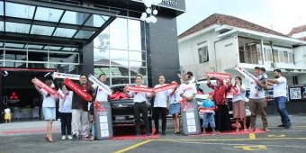 Delivery Ceremony Bareng Konsumen, Diler Mitsubishi Blitar Kenalkan Program dan Produk Unggulan