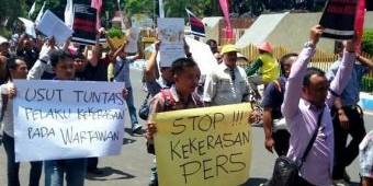 Puluhan Wartawan Bondowoso Demo Kodim 0822, Kecam Kekerasan Oknum TNI pada Jurnalis