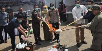 Kejari Kota Malang Musnahkan Barang Bukti Narkotika dan Uang Palsu