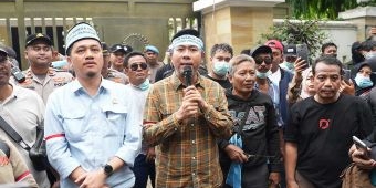 Dukung Program MBG, Forum Warga Gresik Gelar Demo di Gedung Dewan