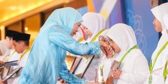 Wisuda Tahfidz Khadijah Surabaya, Gubernur Khofifah: Generasi Qurani Jadi Modal Daya Saing Bangsa