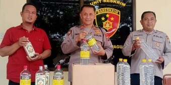 Polisi Amankan 24 Botol Miras dari Dua Penjual Miras di Kediri