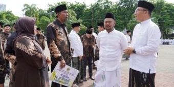 Di Peringatan Hari Santri, Bupati Gresik Berikan Reward kepada Juara Umum MTQ Jatim 2025