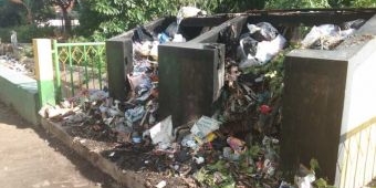 Sampah Tak Pernah Diangkut, Warga Parteker Pamekasan Keluhkan Bau Busuk
