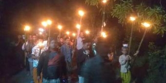 Petugas Biarkan Pawai Obor Keliling Baca Burdah di Pamekasan, Ini Alasannya
