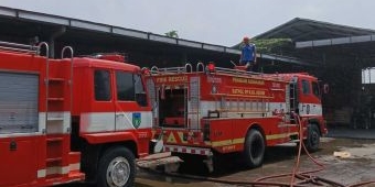 Pabrik Triplek di Kediri Terbakar, Kerugian Capai Rp50 Juta