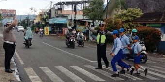 Operasi Keselamatan Semeru 2023, Polsek Pujon Beri Imbauan kepada Pengguna Jalan