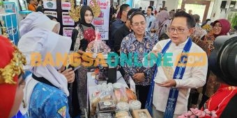 Didampingi Kadisdik, Pj Gubernur Jatim Serahkan Penghargaan Milenial Entrepreneur Awards 2024 di ITS