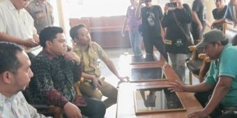 PKL Korban Gusuran Kali Avoor Bertahan 43 Hari di DPRD Gresik