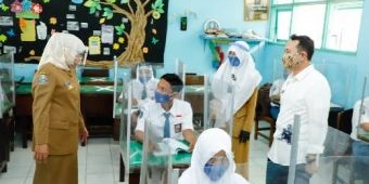 Gubernur Khofifah: SMAN 2 Nganjuk Bisa Jadi Referensi Pembelajaran Tatap Muka