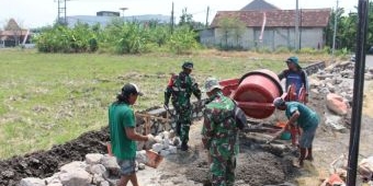 TMMD ke-126 Sidoarjo Bangun Plengsengan Irigasi dan Normalisasi Saluran Air