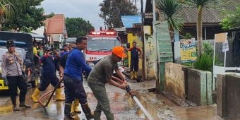 Pj Bupati Probolinggo Tinjau Penanganan Banjir di Dringu