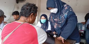 Jelang Nataru 2026, Kru Bus di Terminal Purabaya Ikuti Cek Kesehatan