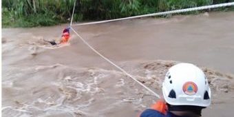 Cuaca Ekstrem, Dua Pemancing Selamat Usai Terjebak Arus Sungai Lekso Blitar