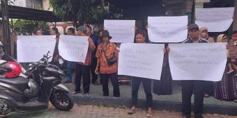 Demo di PN Gresik, Warga Tuntut Otak Perampokan Agen BRILink Dihukum Mati