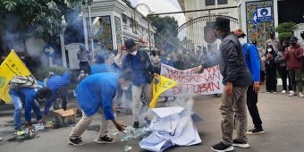 Angka Kemiskinan Semakin Tinggi, PMII Tuban Geruduk Kantor Bupati