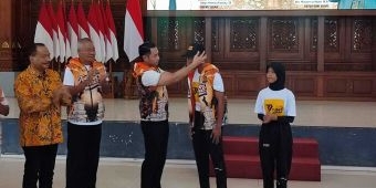 Berangkatkan 320 Atlet Porprov Jatim, Bupati Lindra Janjikan Bonus hingga Beasiswa