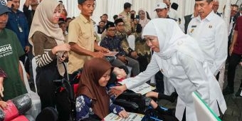 Khofifah Salurkan Rp5,9 M Bantuan Sosial di Kabupaten Madiun, Dorong Kesejahteraan dan Kemandirian
