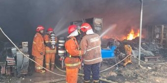 9 Unit Mobil Damkar Dikerahkan untuk Padamkan Kebakaran di Kompleks PT Hailiang Kawasan JIIPE