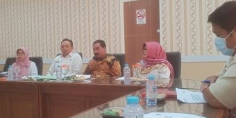 Di Forum Konsultasi Publik, DPMPTSP Gresik Minta Support Stakeholder untuk Realisasikan PAD Rp185 M