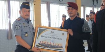 Kalapas Pemuda Madiun Beri Penghargaan atas Upaya Gagalkan Penyelundupan Narkotika Pakai Bola Tenis
