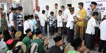 Berbagi di Bulan Ramadhan, WOM Finance Santuni 150 Anak Yatim