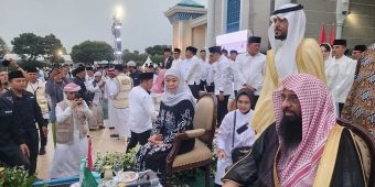 Gubernur Khofifah Gelar Buka Puasa Bersama Ribuan Warga di Masjid Al Akbar