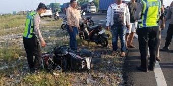 Terobos Lampu Merah, Pemotor Tertabrak Pajero di Simpang JLU Dinoyo Lamongan