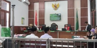Patungan Beli Narkoba, Ambon dan Augie Jadi Pesakitan Permufakatan Jahat di PN Surabaya