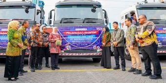 Gubernur Jatim Lepas Enam Truk Produk Ekspor IKM Desa Devisa Senilai Rp5,8 M