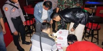 Kapolres Pacitan Amankan Puluhan Botol Miras Tanpa Izin Edar di Sejumlah Tempat Hiburan Malam