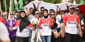 Bersama Ratusan Pemuda-pemudi, Vinanda Ikut Kirab Merah Putih Peringati HUT ke-80 Kemerdekaan RI